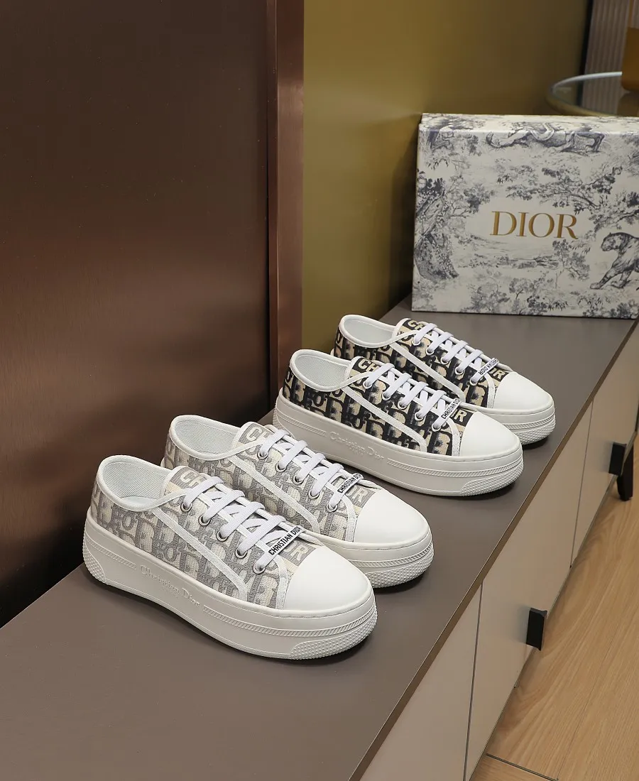 👟👟Ex-factory price 440👟👟 DIOR Dior's new thick-soled sports white shoes, electro-embroidered fabric, embroidered letters, breathable mesh lining, sheepskin for foot pads, lightweight outsole. Size: 35-40 (41 customized)